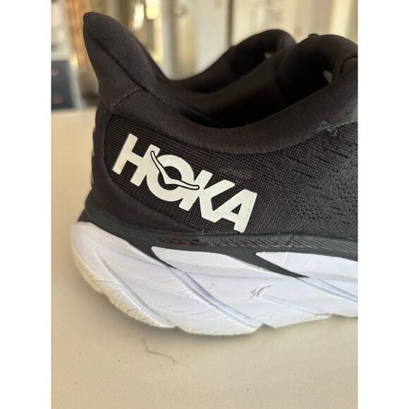 Hoka One One Clifton 8 running shoes sz 11 M blk wht athletic training outdoors